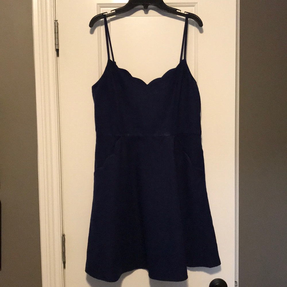 dress w scalloped neck line & POCKETS!